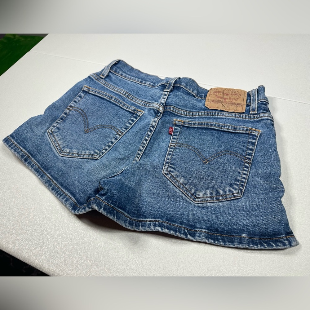Vintage Levi’s Denim Shorts - Picture 2 of 5